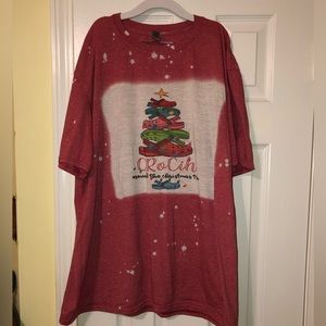 Size: Xl Red and white “crocin around the Christmas tree” tee